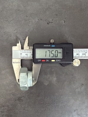 Гайка самоконтрящаяся М20х1,5 853825 (Белзан) оц.