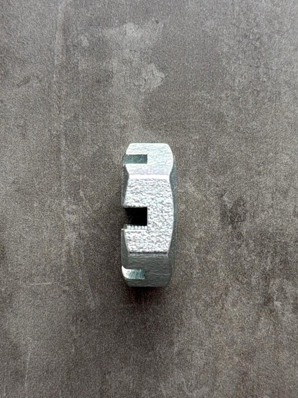 Гайка корончатая, прорезная низкая М27 DIN 937