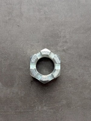 Гайка М20х1,5 корончатая фаркопа