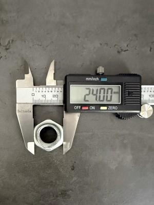 Гайка самоконтрящаяся М16х1,5 251649 Белзан, класс прочности 10, в цинке.