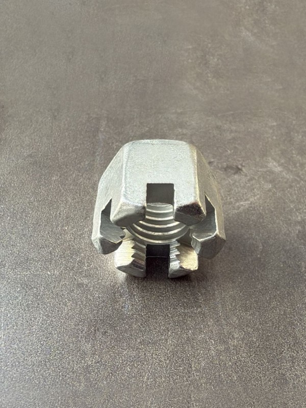 Гайка М8 прорезная