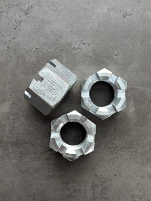 Гайка корончатая М27х2 Н-30 4х4 01.014