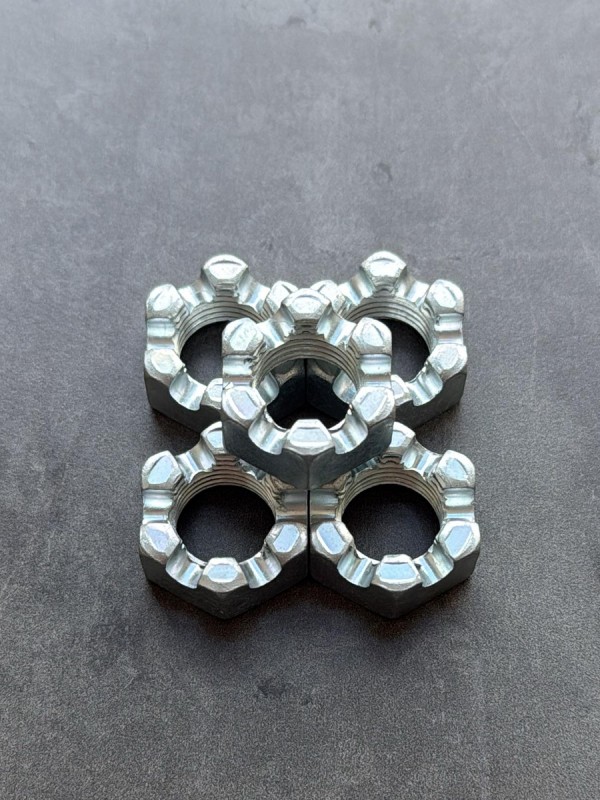 Гайка корончатая, прорезная низкая М18х1,5 DIN 937 класс прочности 10