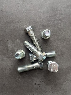 Болт с уменьшенной головкой М10х35 ГОСТ 7796-70 кл. пр. 10.9 оц.