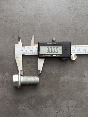 Болт рамный М16х35х1.5 фланцевый с насечками, КП 10.9 оц., (длина резьбы 30 мм.)