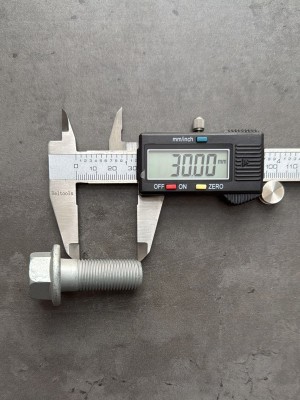 Болт рамный М16х40х1,5 фланцевый с насечками, КП 10.9 оц., (длина резьбы 30 мм.)