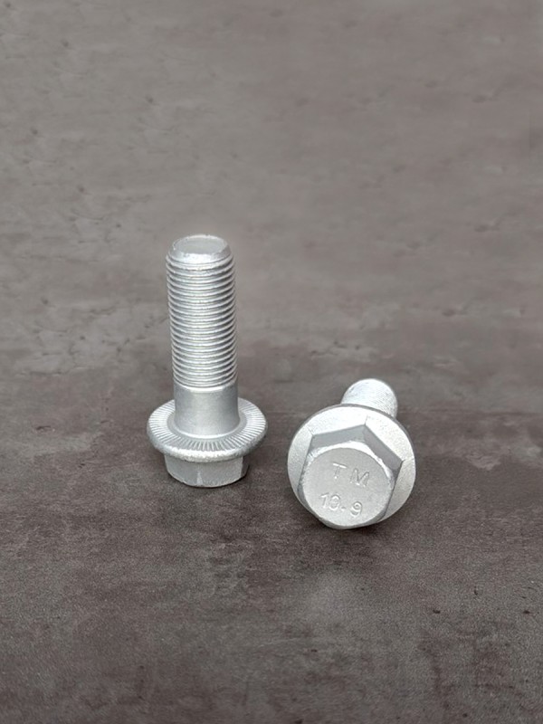 Болт рамный М16х45х1,5 фланцевый с насечками, КП 10.9 оц., (длина резьбы 30 мм.)