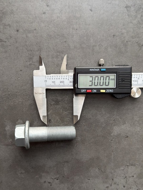 Болт рамный М16х45х1,5 фланцевый с насечками, КП 10.9 оц., (длина резьбы 30 мм.)