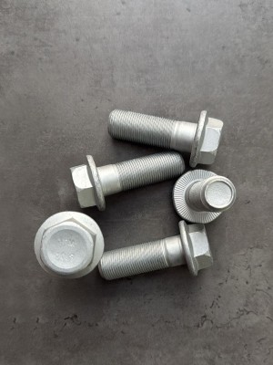 Болт рамный М16х50х1,5 фланцевый с насечками, КП 10.9 оц., (длина резьбы 30 мм.)