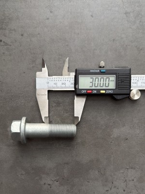 Болт рамный М16х55х1,5 фланцевый с насечками, КП 10.9 оц., (длина резьбы 30 мм.)