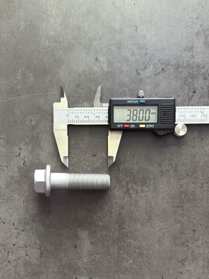 Болт фланцевый М16х55х1,5 8.8 оц. DIN 6921 без насечек