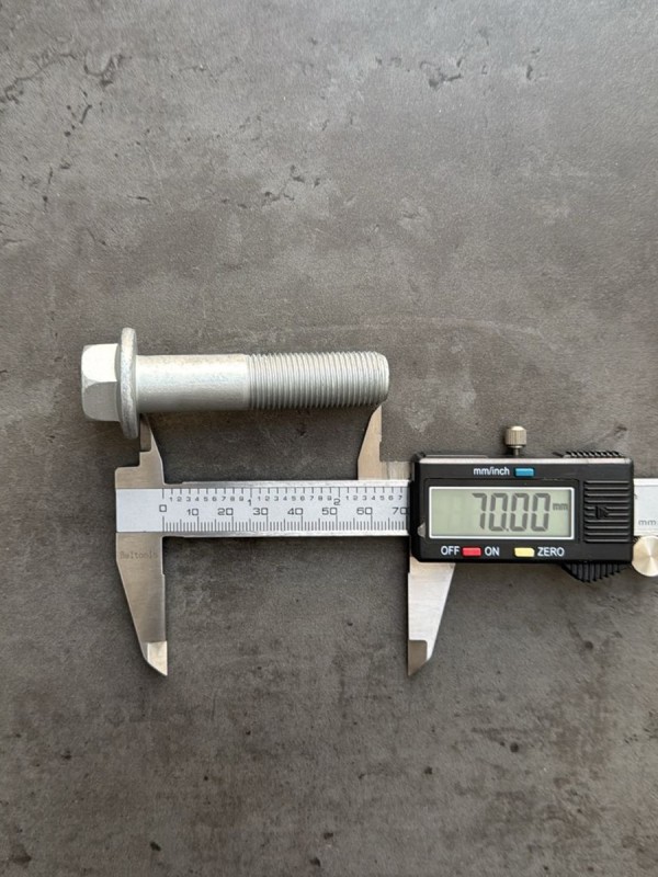 Болт фланцевый М16х70х1,5 8.8 оц. DIN 6921 без насечек