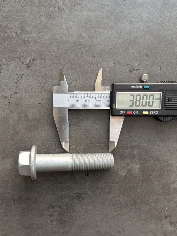 Болт фланцевый М16х70х1,5 8.8 оц. DIN 6921 без насечек