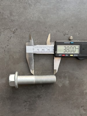 Болт фланцевый М16х70х1,5 8.8 оц. DIN 6921 без насечек