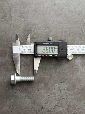 Болт фланцевый М10х35х1,25 8.8 оц. DIN 6921 без насечек