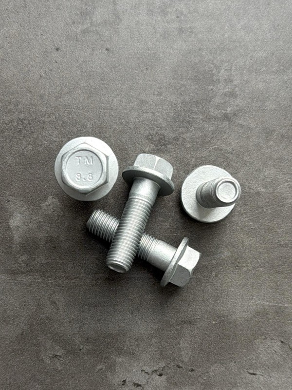 Болт фланцевый М10х40х1,25 8.8 оц. DIN 6921 без насечек