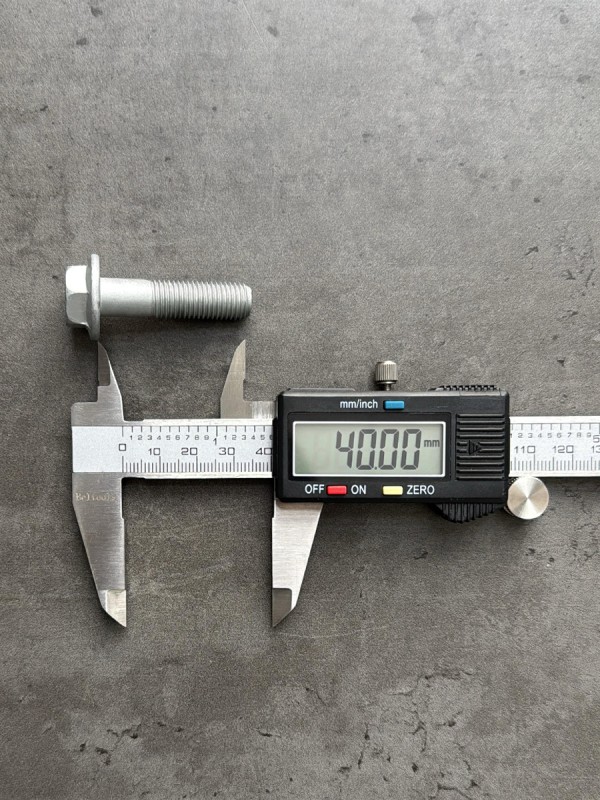 Болт фланцевый М10х40х1,25 8.8 оц. DIN 6921 без насечек