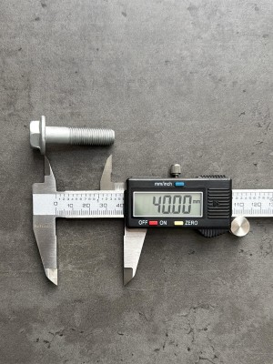 Болт фланцевый М10х40х1,25 8.8 оц. DIN 6921 без насечек