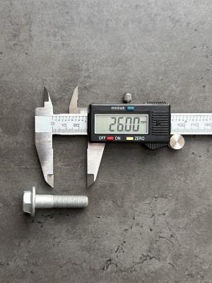 Болт фланцевый М10х50х1,25 8.8 оц. DIN 6921 без насечек
