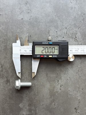 Болт фланцевый М8х20 8.8 оц. DIN 6921 без насечек