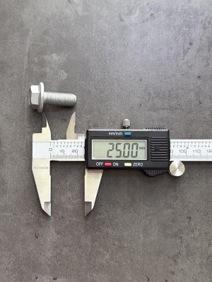 Болт фланцевый М10х25х1,25 10.9 оц. DIN 6921 без насечек