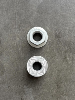 Гайка с фланцем М12х1,25 DIN 6923 КП 10, высокопрочная, фланцевая с насечками