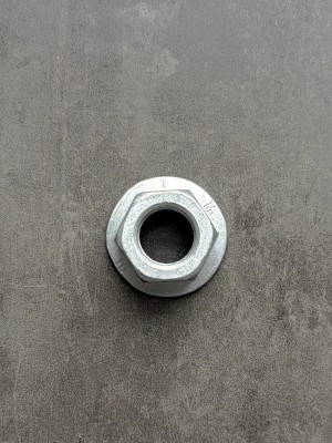 Гайка с фланцем М16х1,5 DIN 6923 КП 10, высокопрочная, фланцевая с насечками, оц.