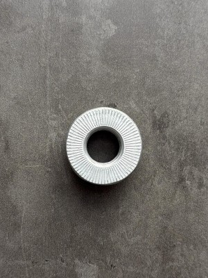 Гайка с фланцем М16х1,5 DIN 6923 КП 10, высокопрочная, фланцевая с насечками, оц.