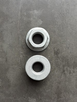 Гайка с фланцем М16х1,5 DIN 6923 КП 10, высокопрочная, фланцевая с насечками, оц.