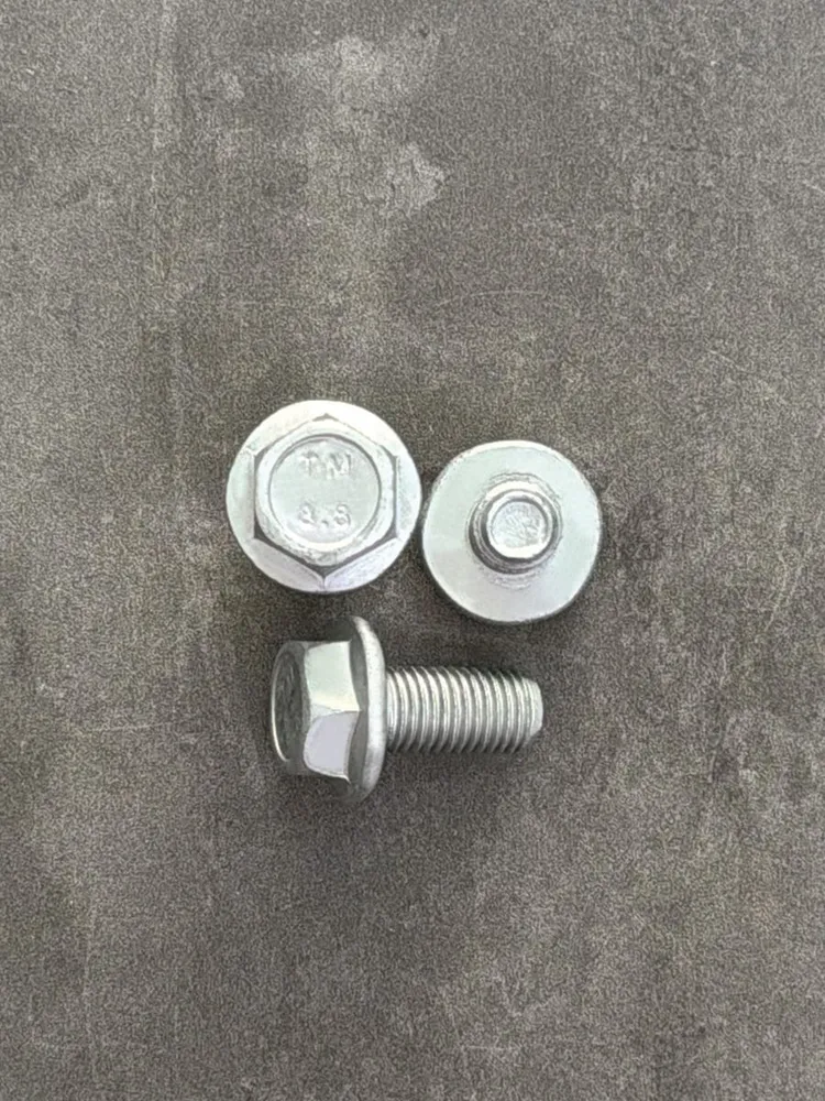 Болт фланцевый М10х20х1,25 8.8 оц. DIN 6921 без насечек