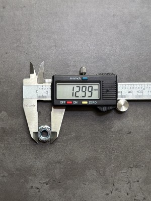 Гайка с фланцем М8 DIN 6923 высокопрочная,фланцевая с насечками, оц